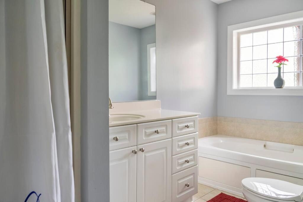 Private Room Balcony And Bathroom In Charleston Exterior foto