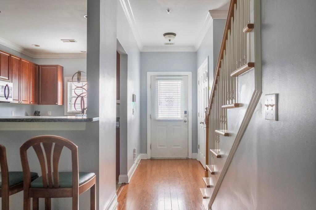 Private Room Balcony And Bathroom In Charleston Exterior foto