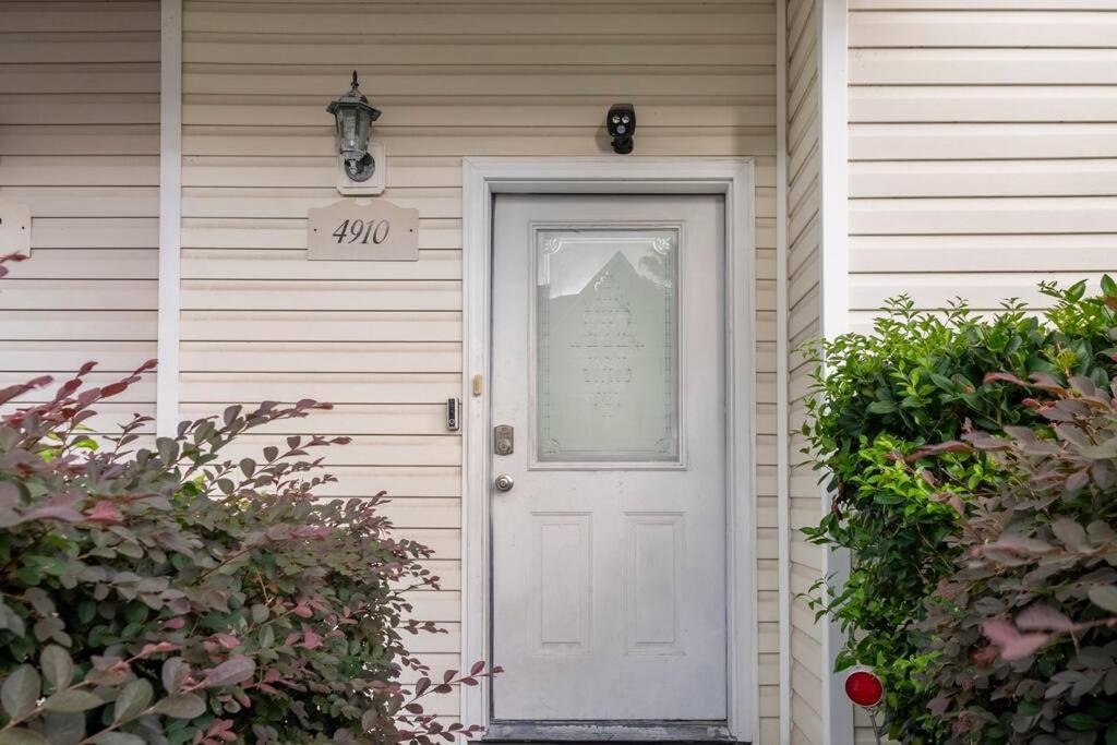 Private Room Balcony And Bathroom In Charleston Exterior foto